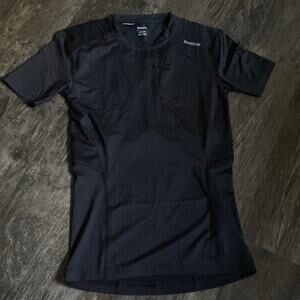 NWOT Reebok Play Dry Fitted Shirt Sz Medium